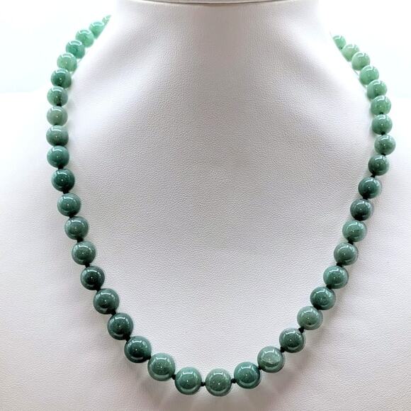 VTG Silvertone Green Jade Hand Knotted Cord Graduated Beaded 18" Necklace 39.6g - Picture 1 of 8